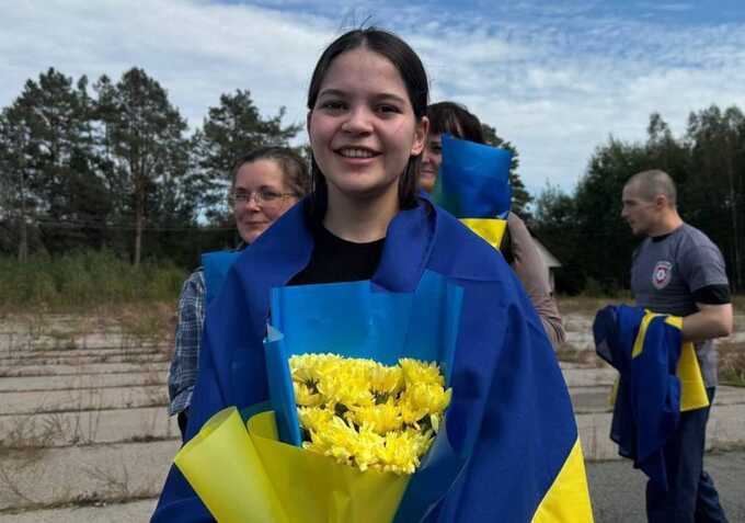 Бажала відвідати хворого батька в Криму, а потрапила під суд росіян: з полону повернули Леніє Умерову