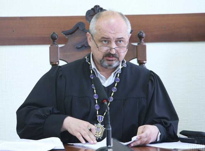 Спійманим на хабарі суддям Київського апеляційного суду Паленику і Дзюбіну знову продовжили обов’язки