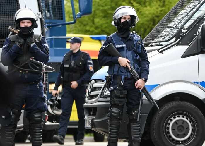 У Варшаві студент із сокирою влаштував різанину: загинула жінка, поранено охоронця