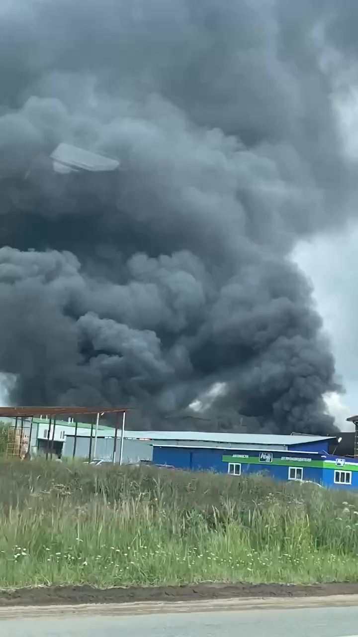 У Підмосков’ї загорілося підприємство з виробництва моторних мастил. Фото і відео exiuqituiqkzroz